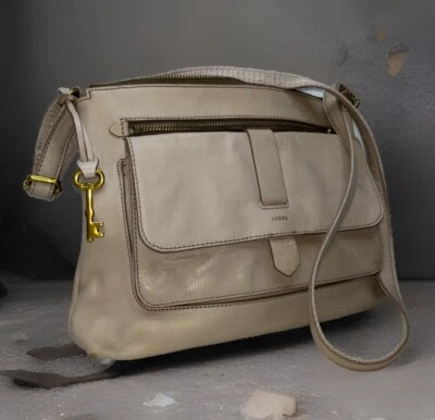 Fossil Kinley 斜挎包单肩包浅灰色钱包卵石皮革可调节 — 第 1/4 张图片