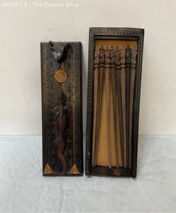 Hand Carved Lizard & Frog Bali Wood Box With 4 Sets Of Wooden Chopsticks - Bild 1 von 10
