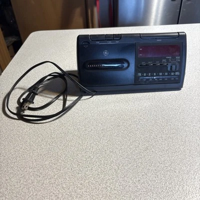 Vintage GE Cassette Clock Radio Alarm Clock 7-4915A Tape Deck TESTED - Image 1 of 4
