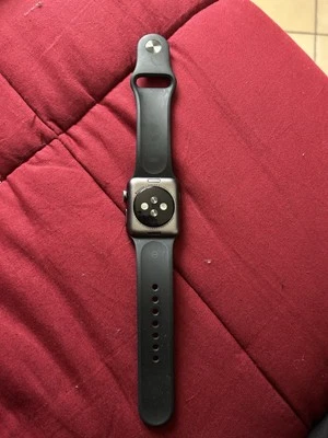 Apple Watch Series 3 GPS 38mm Cassa in Alluminio Grigio Siderale Cinturino... - Immagine 1 di 4