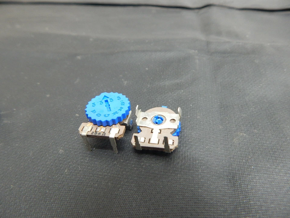 BOURNS 3355U-1-253 SINGLE TURN TOP ADJUST THUMB WHEEL TRIMMER POT 25K 1/4W - LOT OF 2