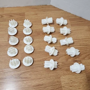 Barbie Townhouse 1977 piezas de repuesto conectores blancos tapas finales lote de 20 - Imagen 1 de 3