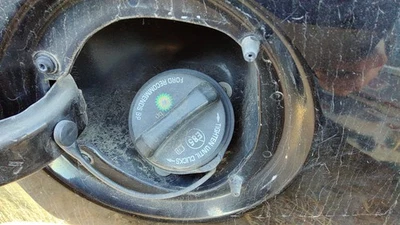 Conjunto de cuello de llenado de combustible Ford Expedition 2007-2008 con tapa de gasolina OEM 7L1Z9034A Foto 1 de 2