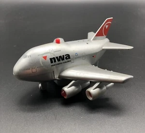 Avión de juguete retrocededor Northwest Airlines - Imagen 1 de 7