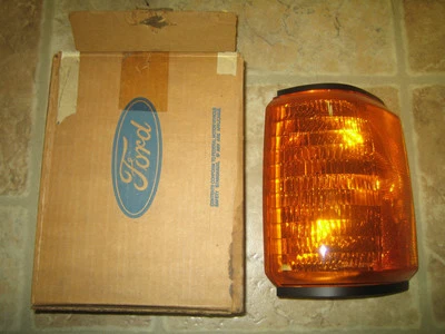 Lente de lámpara de luz de señal de giro de estacionamiento NOS 1987-1991 Ford Truck Bronco F150 F250 Foto 1 de 4