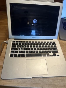 Laptop Apple MakBook Air, 11,6" (128 GB SSD, Intel Core i5-5250U, 1,6 GHz, 4 GB)... - Zdjęcie 1 z 4