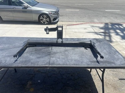 Conjunto de barra de enganche de remolque inferior trasero Audi Q5 SQ5 2018-2023 FABRICANTE DE EQUIPOS ORIGINALES Foto 1 de 4