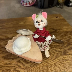 Annalee Thanksgiving  Fall  Mouse with piece of Pie Ala Mode & Spoon 2012 5"T - Picture 1 of 5