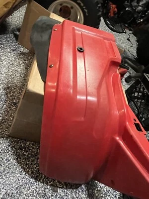 Honda 1984es Atc200m 82-84 большой красный 200 оригинальный заднее правое крыло грязевая защита - Изображение 1 из 4