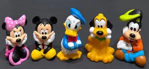 5 figuras de juguete de Disney Pato Donald Mickey Minnie Goofy Pluto juguetes de baño adorno de pasteles - Imagen 1 de 17