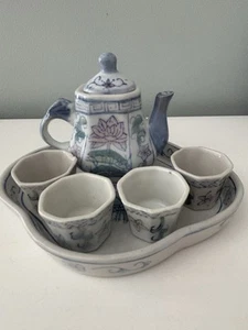 Mini servizio da tè in porcellana rosa e blu loto cinese vintage - Foto 1 di 10