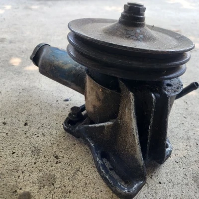 Cadillac Saginaw 1970 bomba de dirección Foto 1 de 2