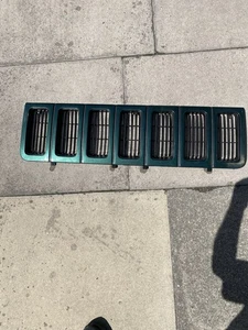 Jeep Grand Cherokee Front grille (1996-1999) - Picture 1 of 5