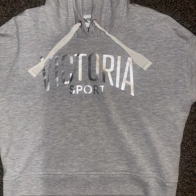 Suéter con Capucha Gris Victoria Sport By Victoria Secret Talla Pequeña Foto 1 de 4