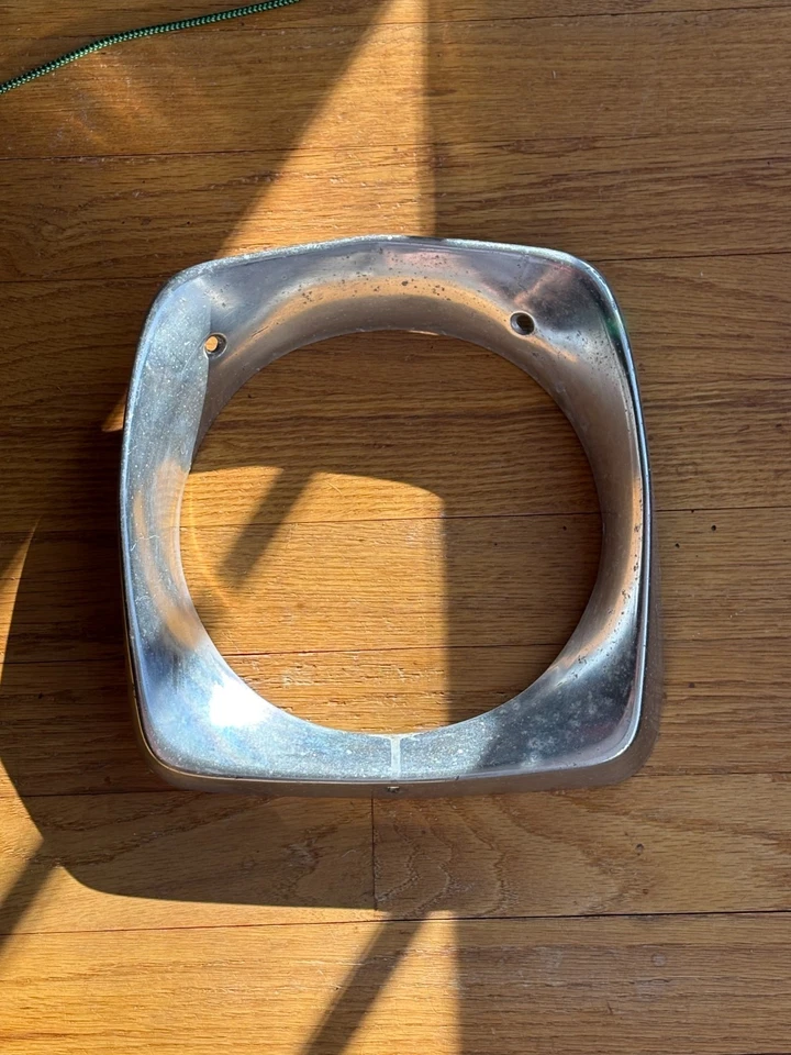 1966 1967 1968 1969 1970 1971 1972 JEEP Wagoneer headlight bezel trim left Foto 1 de 1