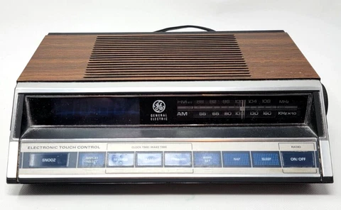 GE 7-4662B Digital Alarm Clock Radio Vintage General Electric Am Fm Works Touch Cover