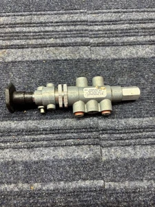 Válvula de control de toma de fuerza Del Hydraulics D14-1208-99-01 con bloqueo de freno (Q4) - Imagen 1 de 5