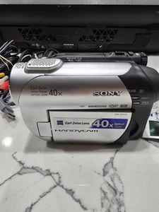 Sony Handycam DCR-DVD108 mit Akku, Ladegerät und Kabeln. Schneller Versand - Bild 1 von 9