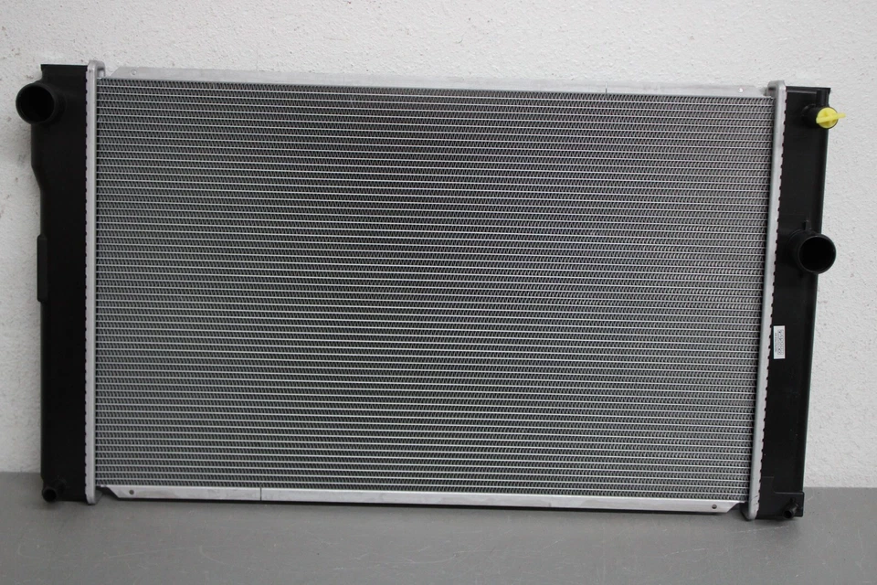 2010 2011 TOYOTA PRIUS 1.8L COMPLETE RADIATOR - Изображение 1 из 4