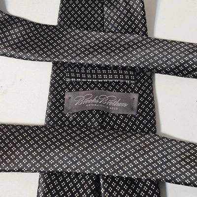 Corbata de seda hecha a mano Brooks Brothers Makers dorada sobre negra EE. UU. Foto 1 de 4