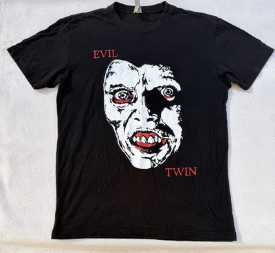 Camisa gêmea malvada terror banda morta música assustadora ficção científica quadrinhos metal gótico filme arte - Imagem 1 de 4