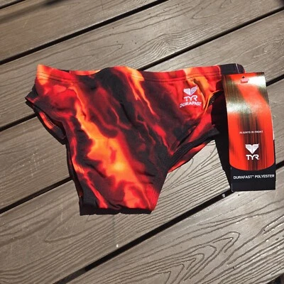 TYR Hombre Niño Durafast Aries Rojo Tie Dye Allover Natación Corredor Calzoncillo Talla 28 Nuevo Foto 1 de 4