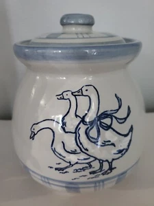 Louisville Stoneware Pot Belly Medium Canister & Lid Gaggle of Geese pattern - Bild 1 von 4