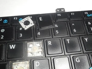 SINGLE KEY CAP+PLASTIC CLIP FOR Latitude 7440 FROM 8PP00 NSK-LD0BC PK130VN1B00 - Picture 1 of 4