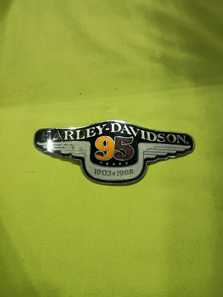 Harley Davidson 95 aniversario emblema vintage de 1998 Foto 1 de 4