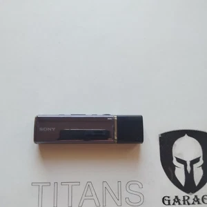 Reproductor de música digital Sony Walkman NW-E013 1 GB semana chatarra batería necesita reemplazo - Imagen 1 de 5