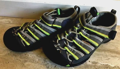 Sandalias Keen Boys Playa Agua Piscina Verde Gris Talla 1 Goma Usadas en Excelente Condición  Foto 1 de 4