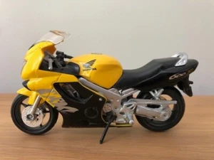 Bburago 1:18 Scale Diecast Honda CBR 600F Motorcycle Yellow Collectors Model - Picture 1 of 6