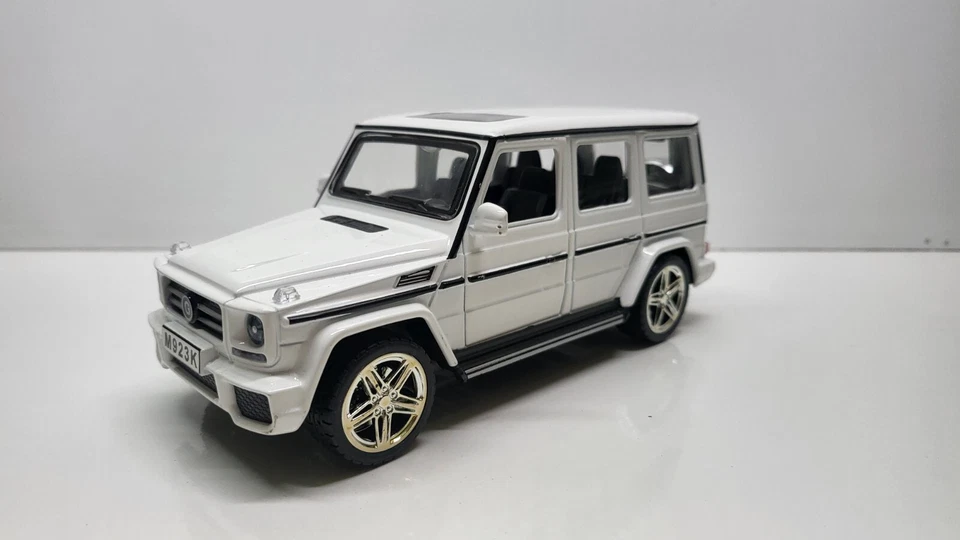 XLG Mercedes Classe G in 1:24 perfetto senza scatola - Immagine 1 di 1