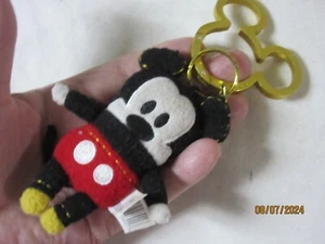 Disney Mickey Mouse Llavero Plano de Felpa Metal Pook-A-Looz Coleccionable DMPFPK-1 - Imagen 1 de 11