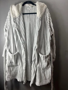 Super kuscheliger grauer Bademantel Lauren Conrad Gr. M Sherpa gefüttert Kapuze - Bild 1 von 9