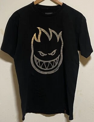 Camiseta SPITFIRE Talla Mediana. Estampado grande. Estampado en muy buen estado negro gris plata. Foto 1 de 4