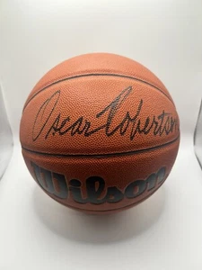 Oscar Robertson Signed Autographed Wilson Basketball JSA COA Bucks HOF - Picture 1 of 2