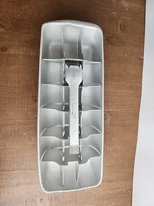 Bandeja de cubitos de hielo de aluminio vintage PRESTO Magic Touch texturizada - Imagen 1 de 21
