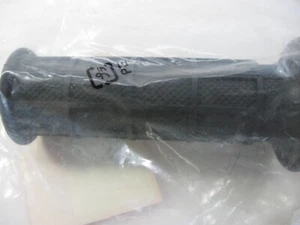 HONDA CRF70 XR70R Z50 NEW RIGHT HANDLEBAR GRIP 53165-GCF-305 jh - Picture 1 of 8