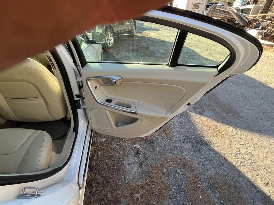 Panel moldura puerta trasera VOLVO S60 derecha 14 15 16 17 18 Foto 1 de 1