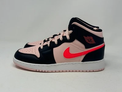 Tênis tamanho 7Y - Air Jordan 1 Mid GS Atmosphere rosa preto carmesim 554725-604 - Imagem 1 de 4