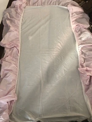 Charlotte Chic Rosa y Blanco Falda Cama Queens Foto 1 de 4