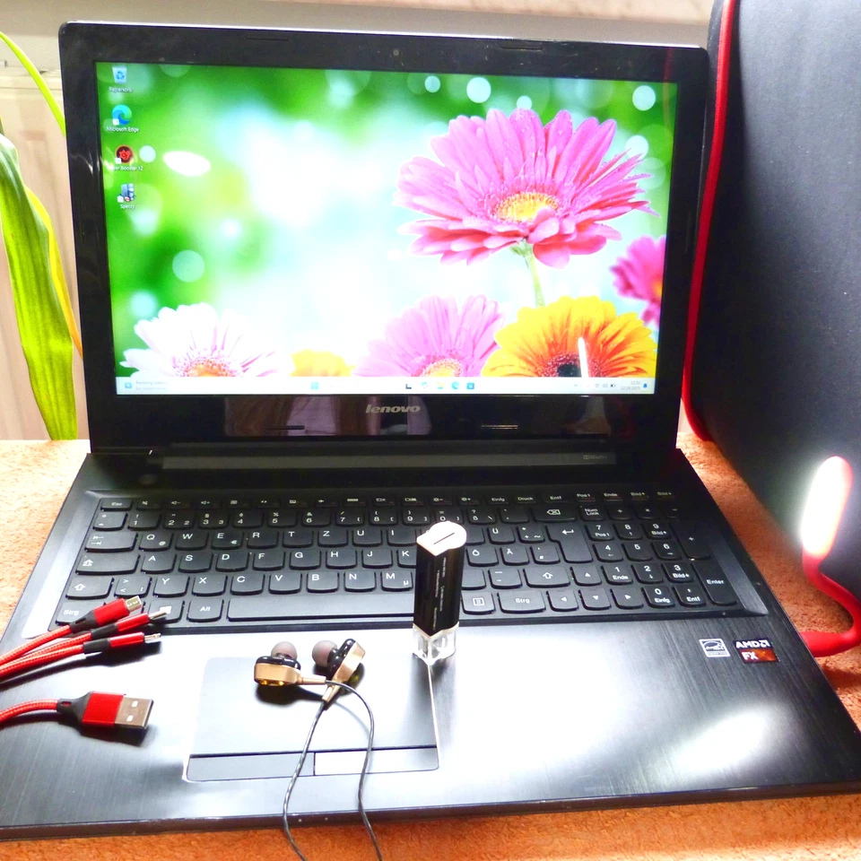 Lenovo Z50 ULTRABOOK 15 pollici FULLHD l SSD Windows 11 l AMD QUAD CORE l 8 G... - Immagine 1 di 4