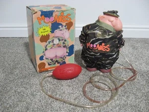 Pantalones de cazador MOONIES de colección años 80 1989 camuflaje caída luna coche ventana juguete - Imagen 1 de 8