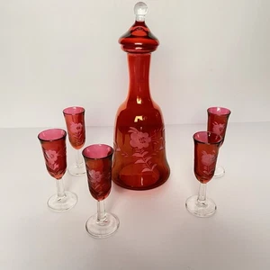 Vtg Etched Floral Cranberry Ruby Red Glass Decanter With 5 Cordials & Stopper - Picture 1 of 11