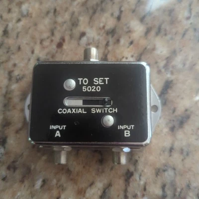 Vintage 75 ohm Coaxial Switch Cable TV Splitter Box 5020 A B Input  - Image 1 of 4
