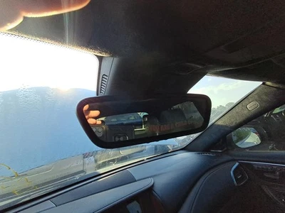 Espejo retrovisor interior delantero central usado se adapta a: Infiniti QX30 2018 con garaje Foto 1 de 4