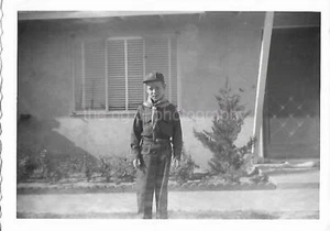 RETRATO DE UN CACHORRO EXPLORADOR FOTOGRAFÍA ENCONTRADA de colección bw BOY Instantánea Original 06 17 - Imagen 1 de 1