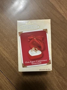Anillos de boda Hallmark Keepsake Ornament 2002 Our First Christmas Together  - Imagen 1 de 6