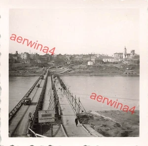 Zerstörte Kirche mit Düna Behelfsbrücke in Polozk Ostfront - Bild 1 von 2